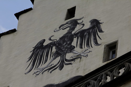 Aufgemalter Adler am Schloss Lenzburg ( Baujahr um 1036 - Höhenburg Burg château castle castello ) auf einem Hügel ob der Altstadt - Stadt Lenzburg im Kanton Aargau der Schweiz