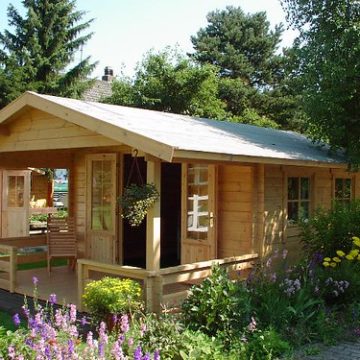 Garden house log cabin