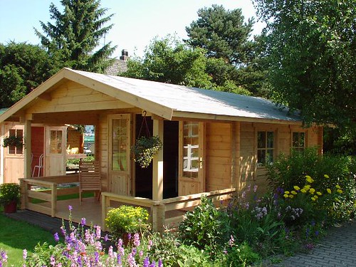 Garden house log cabin