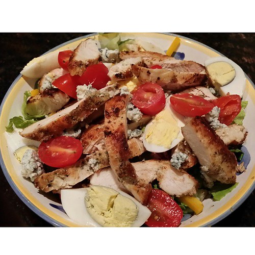 Garlic rubbed grilled chicken breast salad.   #healthygrillers #bge #greenegg #bbq #bgenation #egglife #egginlife #kamado #instagram #picoftheday #ig #keto #lchf #lowcarb #paleo #fitspo #fitfam #shredded #beastmode #diet