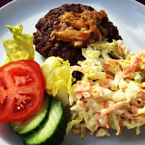 #hamburger #coleslaw #salad #summerfood #dinningoutside #bbq #weightloss #weightlossexpert #weightlossexpertguide #weightlossexpertguide.com #diet #keto #ketogenic#diet  #lchf #lowcarb #paleo #dinner #lunch #leftovers #plainandsimple #nofancystuff #ilovef