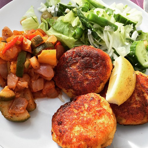 #fish#cake #fishcake #ratatouille #salad #weightloss  #weightlossexpert #weightlossexpertguide #weightlossexpertguide.com #diet #keto #ketogenic#diet  #lchf #lowcarb #paleo #dinner #lunch #leftovers #plainandsimple #eatclean #nofancystuff #ilovefood #ihat