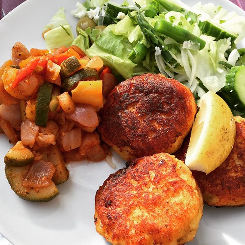 #fish#cake #fishcake #ratatouille #salad #weightloss  #weightlossexpert #weightlossexpertguide #weightlossexpertguide.com #diet #keto #ketogenic#diet  #lchf #lowcarb #paleo #dinner #lunch #plainandsimple #eatclean #nofancystuff #ilovefood #ihatediet #qual