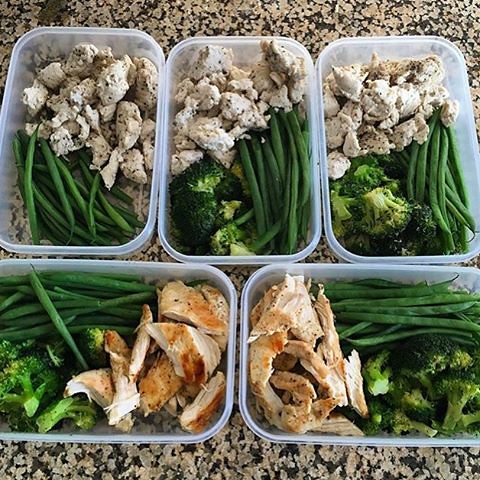 Low-carb options are the plan for @incendofitness with her prep – she has lean protein and dark green veggies for her meals!  -  There are so many different types of diets out there, and it can be confusing which is  the right one for you! Download @mealp