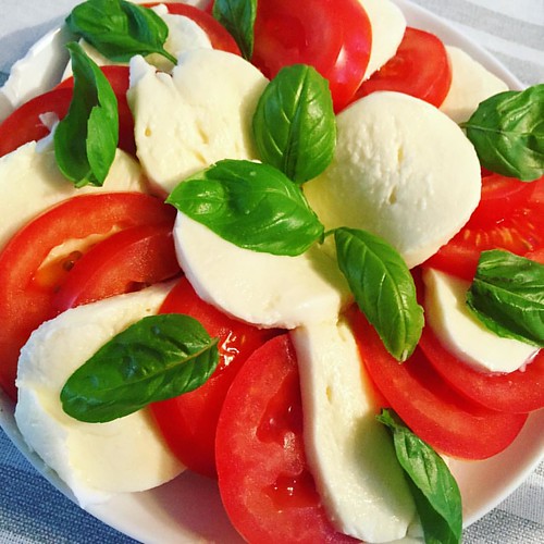 #Tomato #salad #cravingfoodgasms #weightloss #paleo #healthy #weightlossjourney #fitness #keto #ketosis #lchf #paleodiet #paleolifestyle #foodporn #diet #eatclean #healthyfood #paleofood #paleolife #healthyeating #glutenfree #foodie #healthyliving #fit #i