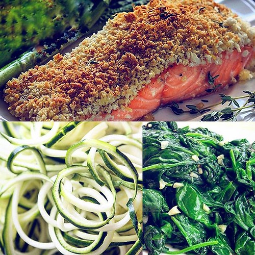 For our #keto meal plan Monday dinner Dinner Parmesan Crusted Salmon with Baby Spinach & Zucchini Noodles Order @PrimalOrganic Miami diet delivery online (link in bio) . Offering healthy #ketodiet and #paleo meal plans. Choose 1, 2, or 3 meals per day. Ca