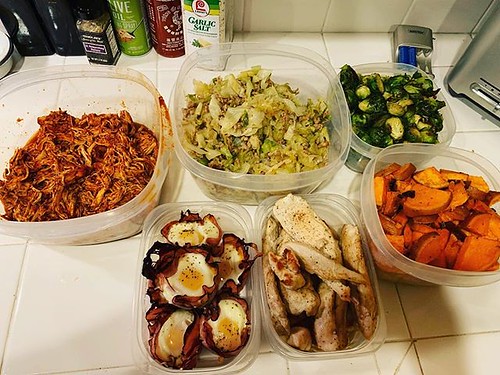 Man, vacation food is good food but I was SO READY to get home and get some #Keto meal prep done tonight. Minus the sweet potatoes, those were a request from Ben. Despite closing all three rings on my Apple Watch every day except one, I still managed to g