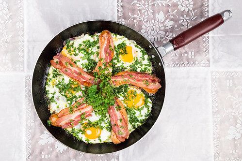 Creamy Keto Skillet Eggs Recipe