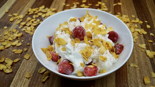 Low-Carb Whipped Pudding with Cereal