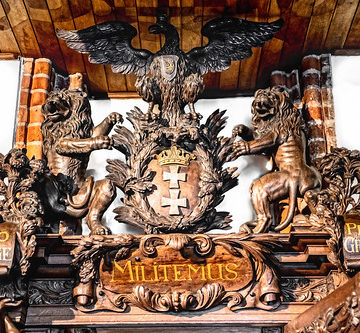 Details of the woodwork above the doorway in the Gdańsk Main Town Hall on the Royal Route, Gdańsk, Poland. 790a