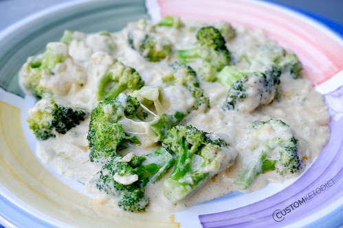 Broccoli mozzarella and parmesan sauce