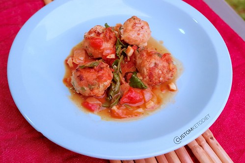 3 Italian pork meatballs