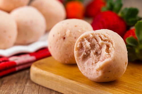 10 Keto Strawberry Cheesecake Fat Bombs