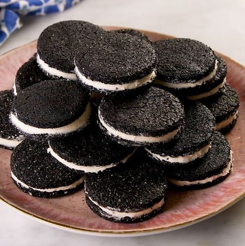 Keto faux-Oreos!