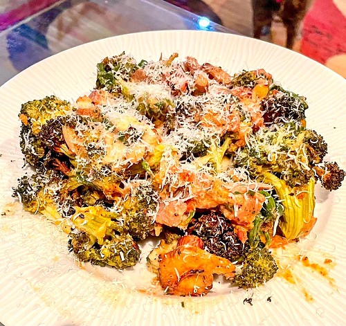 Veggie dish. Air fried broccoli with bufala, pink sauce and parmesan. #keto #ketodiet #ketorecipes #ketolife #ketoweightloss #ketomeals #ketofood #ketolifestyle #ketoaf #ketofriendly #ketocommunity #ketodinner #ketogenicdiet #ketogenic #asianketo #italian