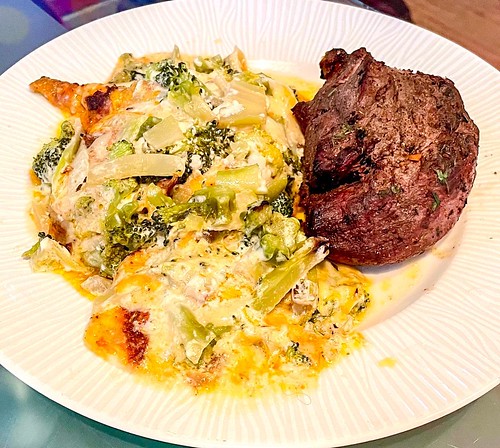 Keto Smoked Filet Mignon with Broccoli “Mac” & Cheese #keto #ketodiet #ketorecipes #ketolife #ketoweightloss #ketomeals #ketofood #ketolifestyle #ketoaf #ketofriendly #ketocommunity #ketodinner #ketogenicdiet #ketogenic #asianketo #asianketomeals #food #f