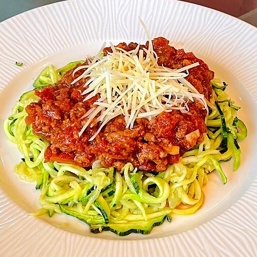 Zoodles & Bolognese The secret to perfect zoodles? The air fryer. #keto #ketodiet #ketorecipes #ketolife #ketoweightloss #ketomeals #ketofood #ketolifestyle #ketoaf #ketofriendly #ketocommunity #ketodinner #ketogenicdiet #ketogenic #food #foodporn #foodbl