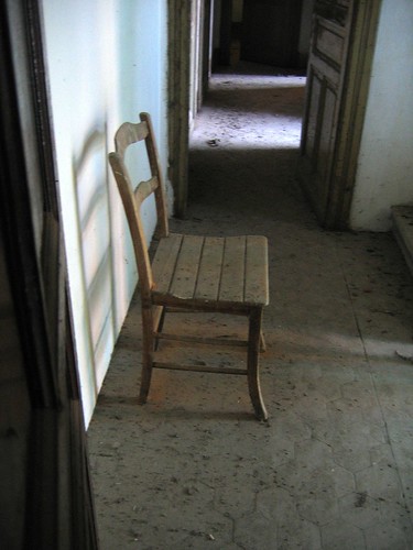 Vecchia sedia / Old wooden chair