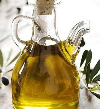 Olive Oil Slimming Superpowers Healthful monounsaturated fats found in olive oil could potentially switch on genes related to fat burning and storage. The amazing proof Dieters on a low-cal plan emphasizing monounsaturated fats, protein and complex carbs