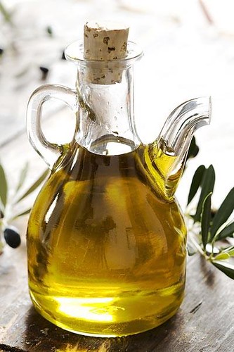 Olive Oil Slimming Superpowers Healthful monounsaturated fats found in olive oil could potentially switch on genes related to fat burning and storage. The amazing proof Dieters on a low-cal plan emphasizing monounsaturated fats, protein and complex carbs