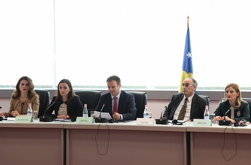 U diskutua për qasjen në drejtësi të grave dhe vajzave, viktima të dhunës seksuale gjatë luftës në Kosovë