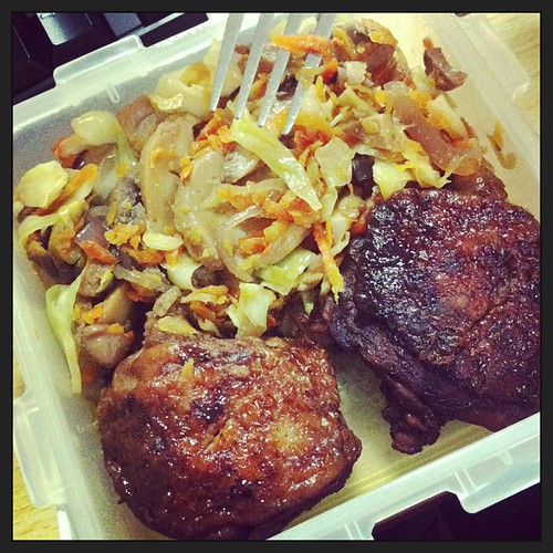 #keto lunch for the day: stir fried #cabbage #mushrooms and #carrots in butter and fried chicken marinated in #calamansi and #soysauce #health #food