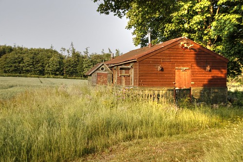 Prisoner of war hut / shed