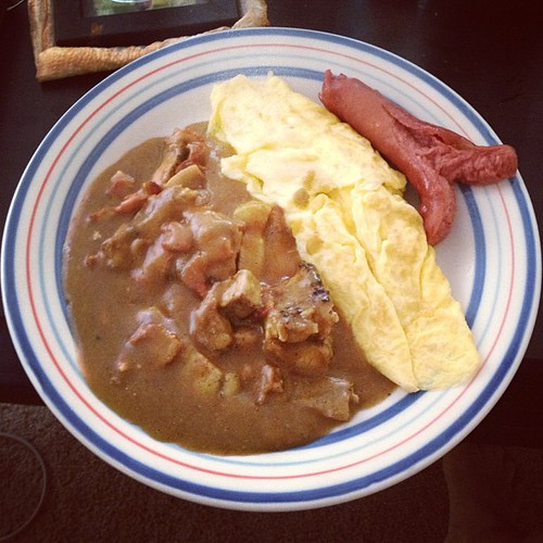 Omelette with Japanese curry. #keto #omelette #sausage #food #breakfast #eggs #curry #japanesecurry #diet