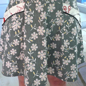 Skirt with Koseki pocket trim