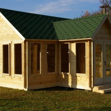 Large plain log cabin