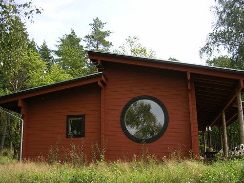 Brown log cabin