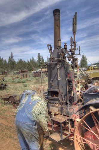 Willie running his 1915 steam traction engine HDR