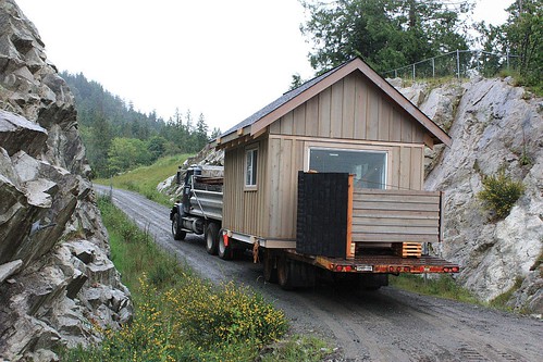 gambier-tiny-getaway-cabin-moving4-via-smallhousebliss