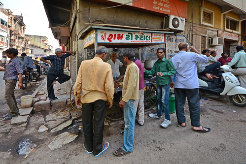 India - Gujarat - Ahmedabad - Streetlife - Tea Stall - 43