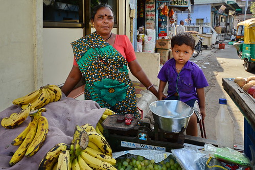 India - Gujarat - Ahmedabad - Fruit Seller - 37