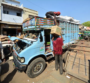 India - Gujarat - Ahmedabad - Market - Truck - 31