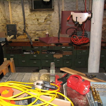 Assembly bench