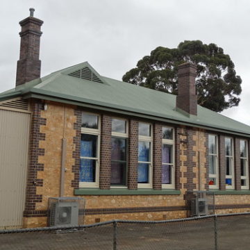 Karoonda. The original school. First stone classrooms erected in 1917. In 1940 Karoonda became the first area school in the region. More stone rooms added 1928.  Enrolment about 150 students.