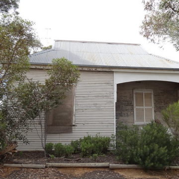 Karoonda. The old original tin Bank of Adleaide bulding. Erected  in  Karoonda in 1914 as the town was first established. Moved to this current site about 1922.