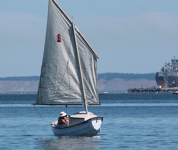 IMG_0512CEF1 - off Kala Point, lower Port Townsend Bay WA - aboard MV BLUE STAR - 2015 Palooza Croosa - Welsford-designed SCAMP SV KLOMPEN (C) - Michalak-designed SV DESDEMONA (L) - USN CESAR CHAVEZ T-AE-14(R)