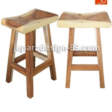 Wooden chair made from mahogany wood, it  is sturdy and durable since our well-grounded jepara carpenter constructed it well. #jepara #wood #chair #wooden #simple #decoration #design #interior #indoor #kitchen #furniture #furnishing #natural #garden