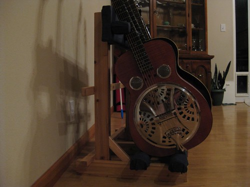 Guitar Stand 04