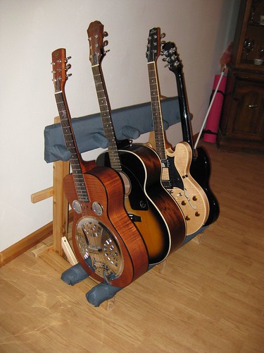 Guitar Stand 03