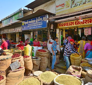 India - Gujarat - Ahmedabad - Streetlife - Food Stores - 35