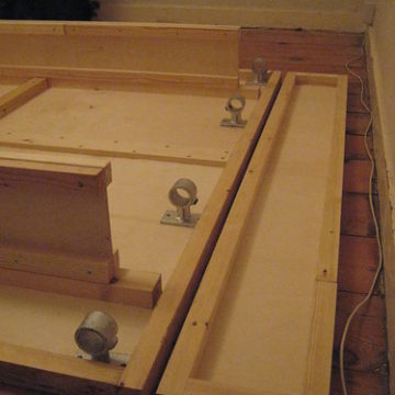 Day 3: Close-up of the bed base and hinge