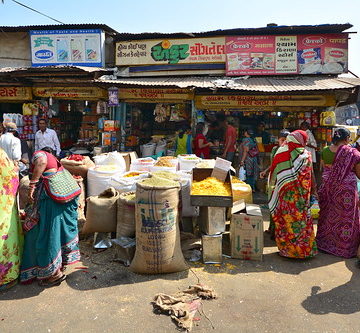 India - Gujarat - Ahmedabad - Streetlife - Food Stores - 31