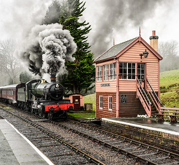 7802 Bradley Manor passing Hampton Loade Box on the Severn Valley Railway