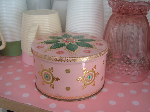 Pink tin for...?