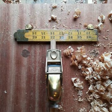 Edge Planing some thin narrow stock on the roman workbench #romanworkbench #woodwork #woodworking #diy #handtools #byhand #unplugged #craft #handcrafted