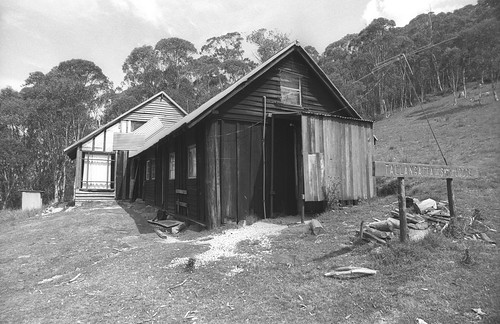 Woollybutt Hut, Alpine Huts 1994-5 sheet 20 2